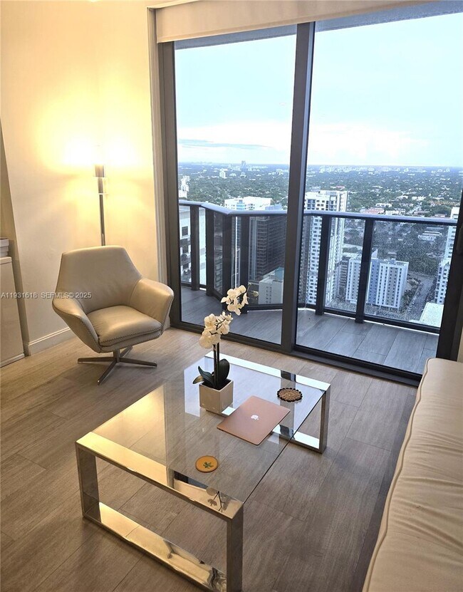 Photo - 55 SW 9th St Unidad 3707