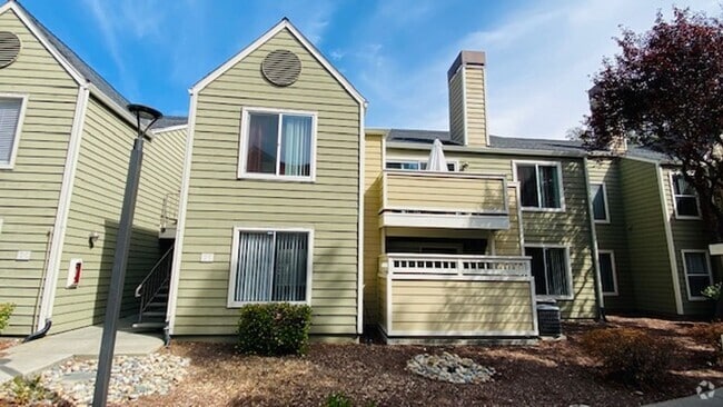 Building Photo - Spacious Lower Level, 2BD/2BA Condo Unit 17