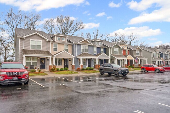 Photo - 2 Bedroom Condo For Rent With Community Swimming Pool!