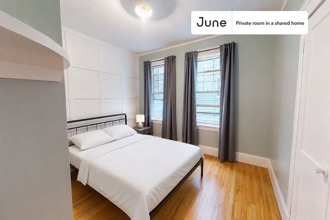 Building Photo - Room in Shared 4 bed/1 bath home in Dorchester Center