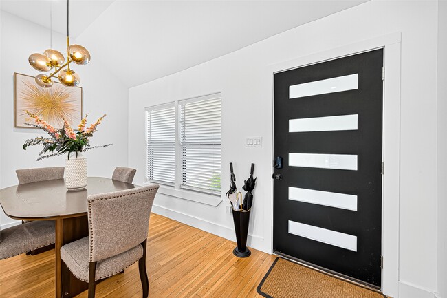 Photo - 5121 Locust St