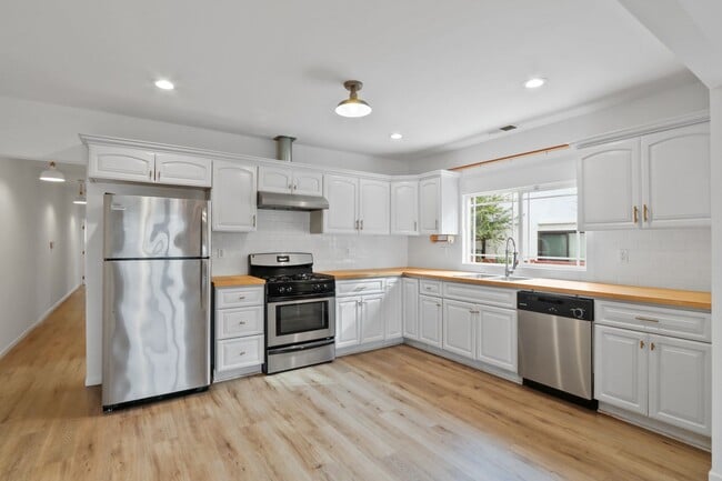 Photo - Houston Street 3 Bedrooms / 1 Bath Apartments in Boyle Heights Unit 2433