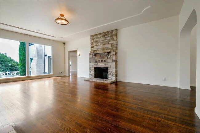 Photo - 1006 Hecker Pass Rd