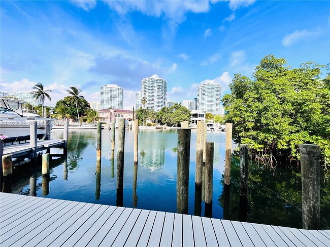 Photo - 253 Poinciana Island Dr