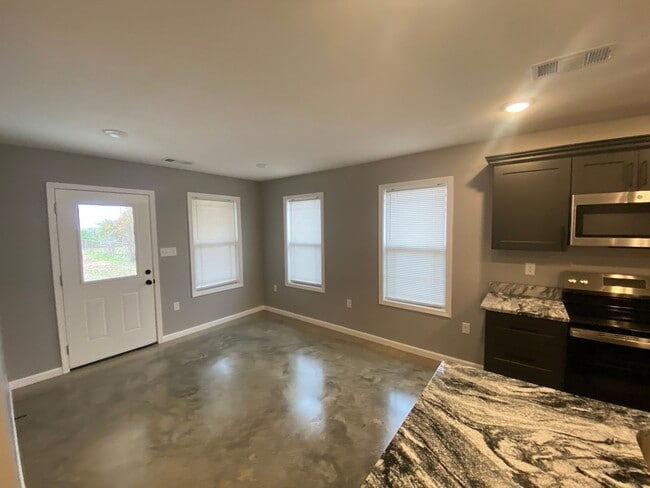 Photo - 2011 Maurice St