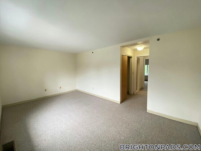 Photo - 140 N Beacon St Unidad B3