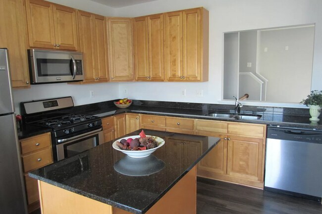 Building Photo - 5 Jay Cir