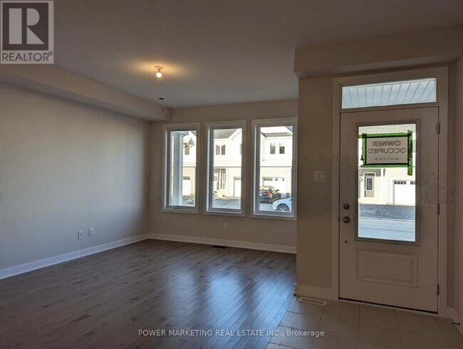 Photo - 25 Chasing Grv