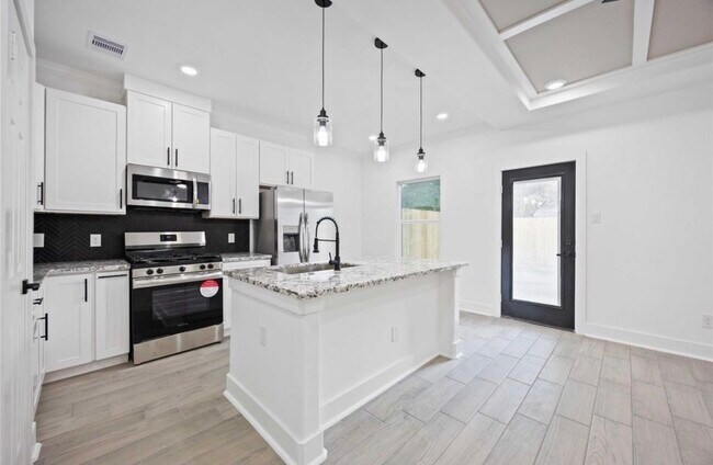 Photo - 6726 Paris St