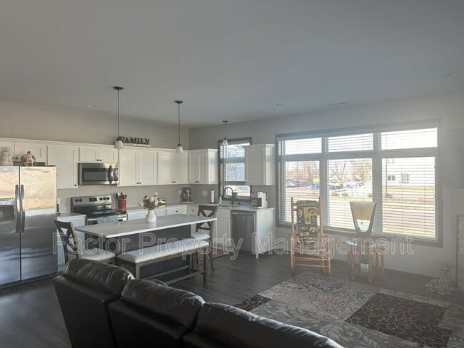 Photo - 312 Prairie Rose Trl