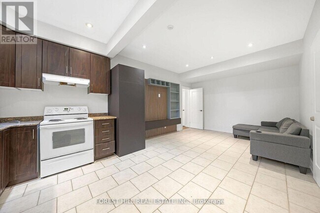 Photo - 106 Nipigon Ave