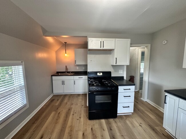 Photo - 1020 Emerson Ave