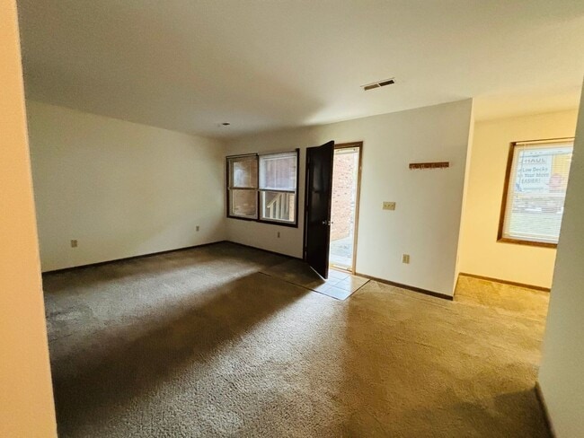 Photo - 1744 Donlee Dr