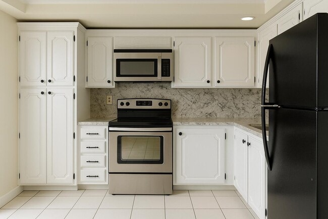 Building Photo - 3590 Via Poinciana Unit 510 Rental
