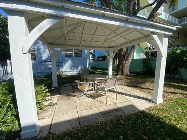 Building Photo - 11 N Lakeside Dr Unit 1 Rental