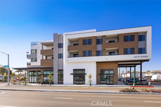 Building Photo - 401 W Grand Ave Unit 202