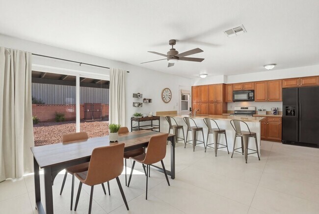 Photo - 313 E Riviera Dr