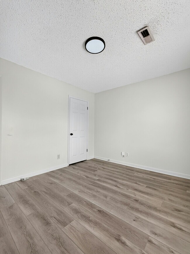 Photo - 6209 Friar Tuck Dr NW Unit C