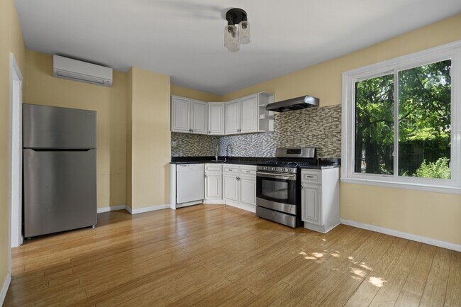 Photo - 6 Rademan Pl