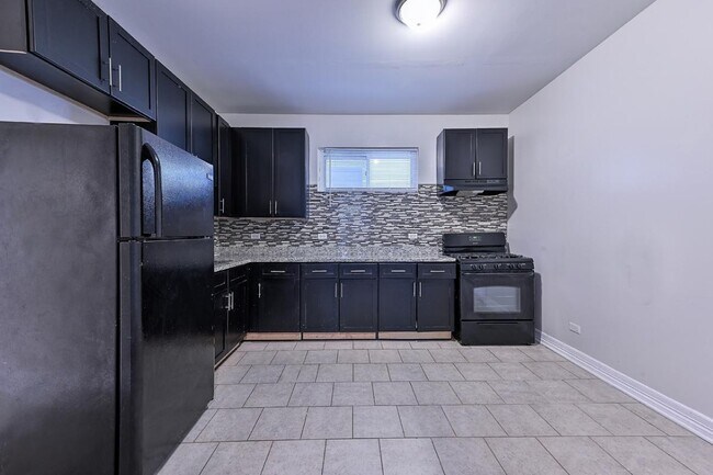 Photo - 8008 S Escanaba Ave Unidad 1