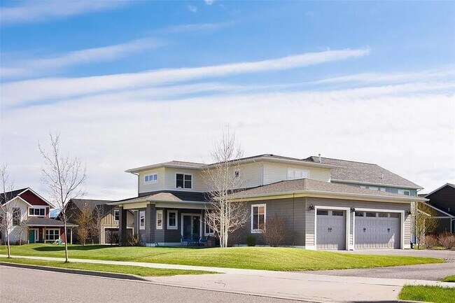 Photo - 4894 Triumph St