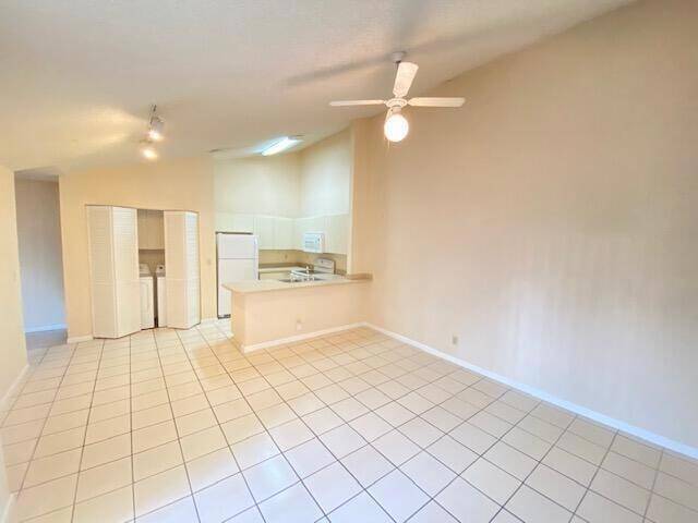 Photo - 1157 Hyacinth Pl