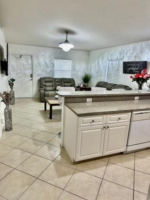 Photo - 4942 Dillon St