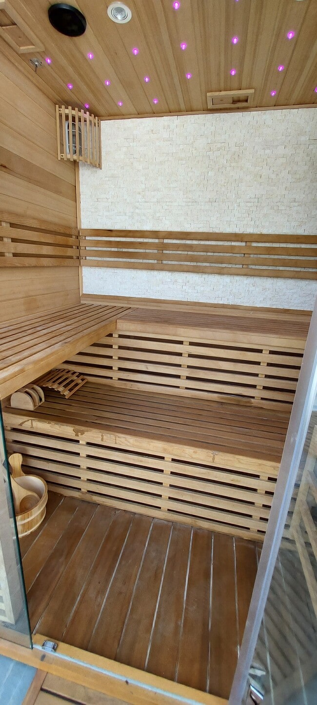 Con respaldo de piedra cristalina - 603 Sunset Dr Unidad #3U