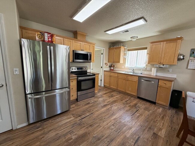 Photo - Fantastic 3 Bed/2.5 Bath Single Family Home in SE Bend