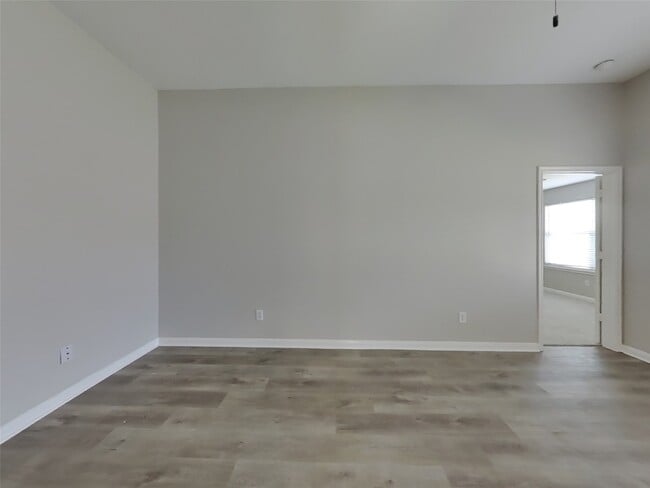 Photo - 815 Marigold Rd