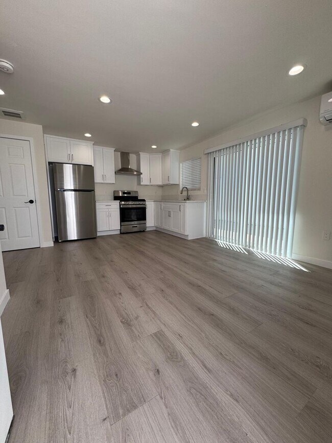 7317-7321 Garden Grove Avenue