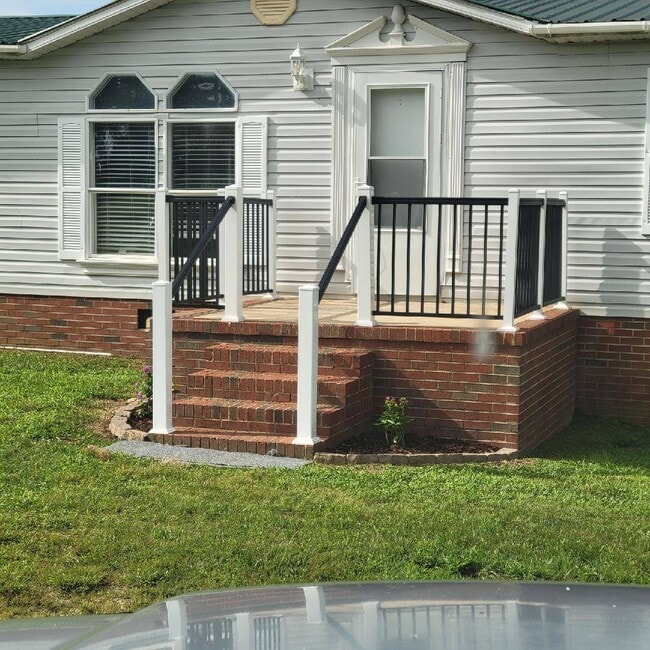 Building Photo - 325 Tommy Carter Rd