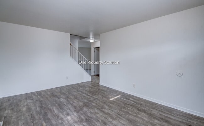 Photo - 924 W 60th Pl