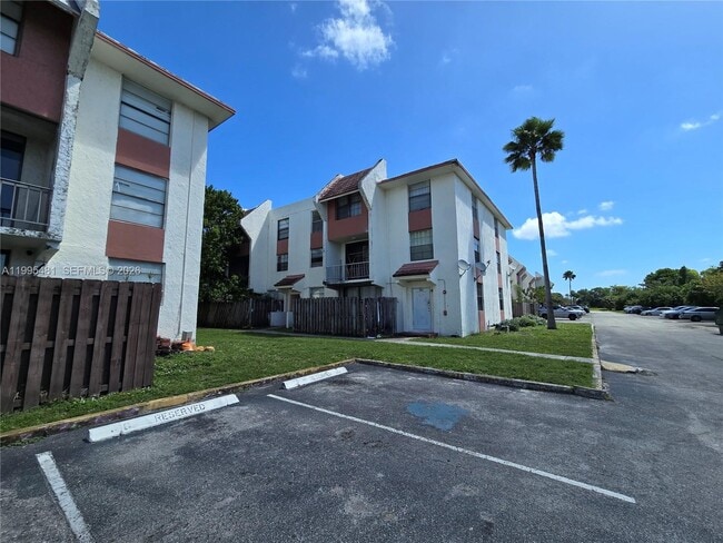 Building Photo - 1750 NW 55th Ave Unit 103