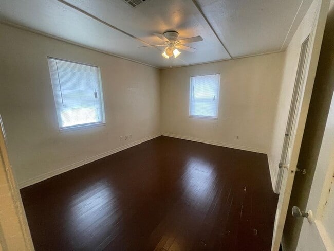 Photo - Adorable 1 Bedroom 1 Bathroom Duplex For L...
