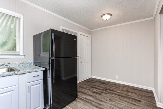 2BR, 1.5BA - 938 SF