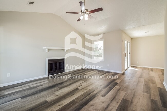 Photo - 870 Stafford Ct