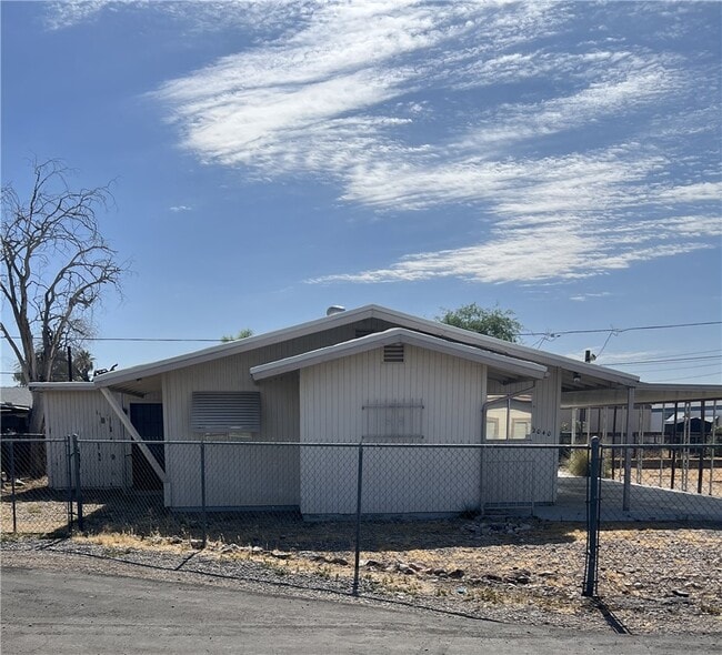 Building Photo - 2040 Swan Cove N