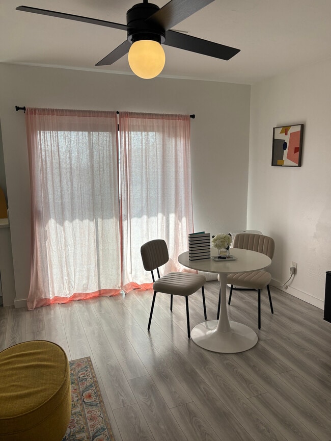 Golden Glen Apartments