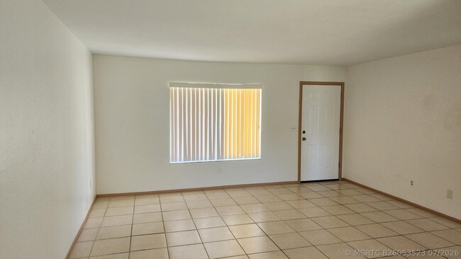 Photo - 651 NW Sharpe St
