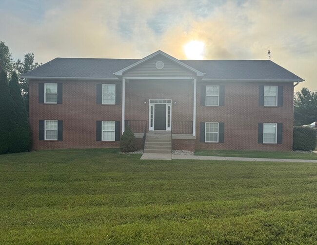 Building Photo - 3982 Shepherdsville Rd Unit Apt D
