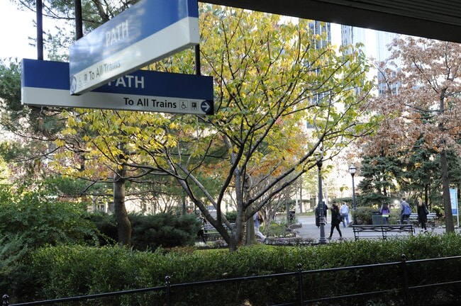 Path train to NYC - 45 river drive south Unidad Apt 1407