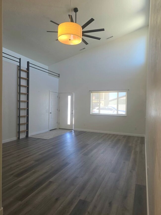 Photo - 388 Blue River Dr