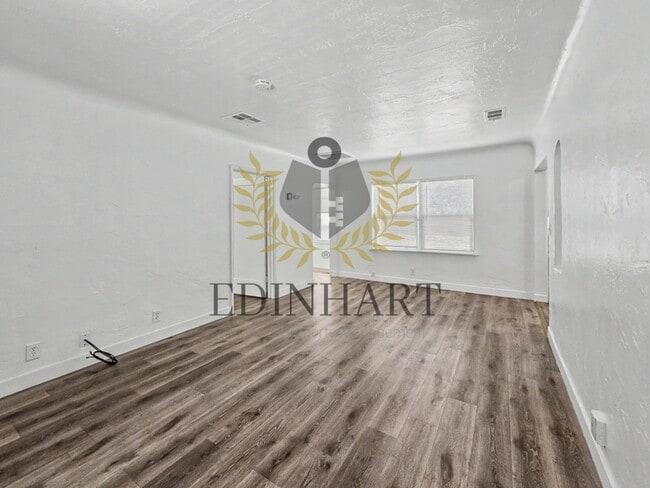 Photo - 3049 E McKinley Ave
