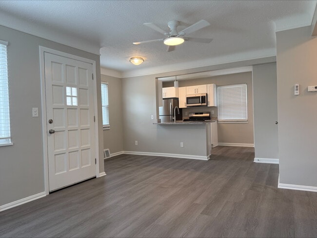 Photo - 916 Clearview Ave