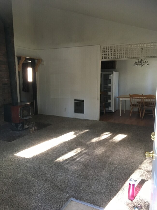 Photo - 477 Mono St Unit B upstairs