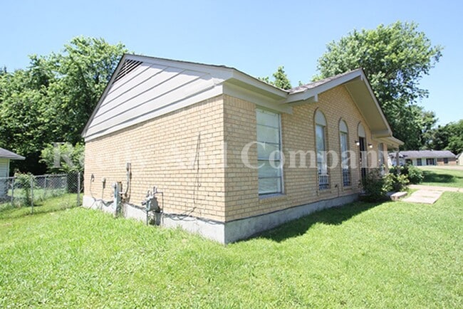 Photo - 5197 Chantilly Dr