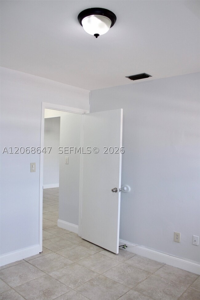 2728 W 74th St