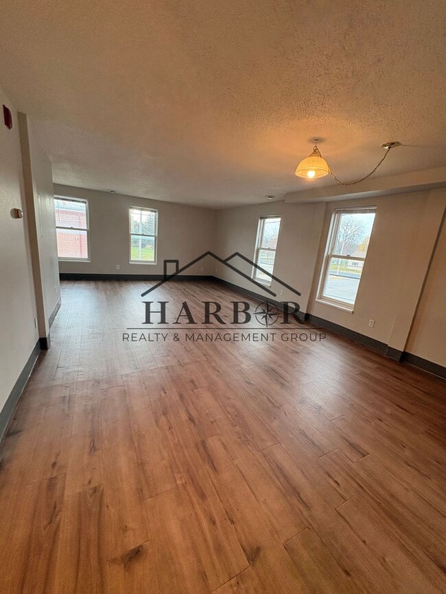 Photo - 146 S Broadway Ave Unit 206