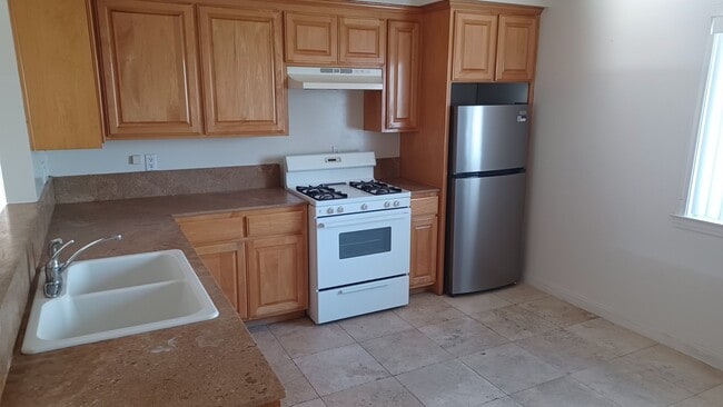 Building Photo - 4382 W 130th St Unit E